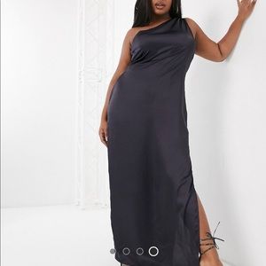 NWT! Missguided plus sized one shoulder satin maxi dress
